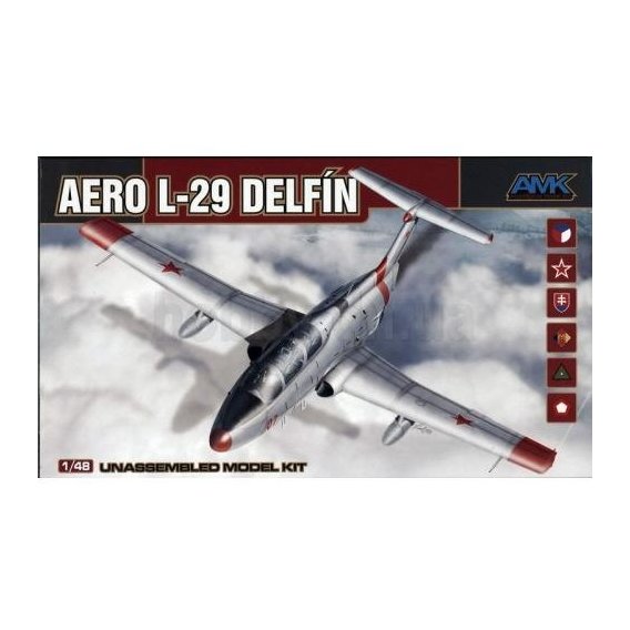 Учебно-тренировочный Amk самолет Aero L-29 "Дельфин"